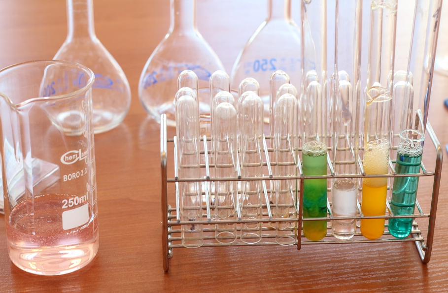 Choosing the Right Material for Laboratory Consumables