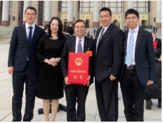 Cutting-edge product of metal-organic chemistry—strongly coordinated carbonron